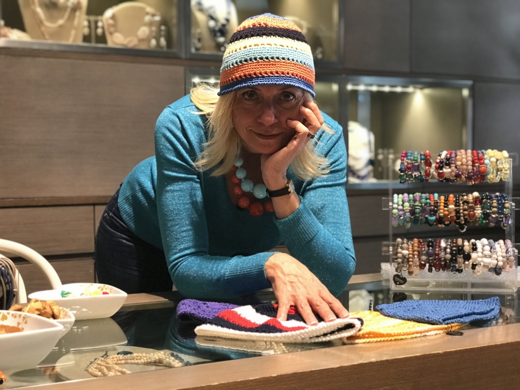 Sabrina vi aspetta in negozio per mostrarvi i tanti colori di cappellini, vieni a provarli!