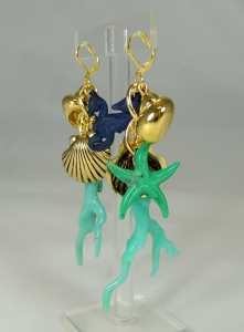 Orecchini "Jingling Bunches - mare" - 103) Turchese/Verde Smeraldo/Blu Navy  (vista laterale)