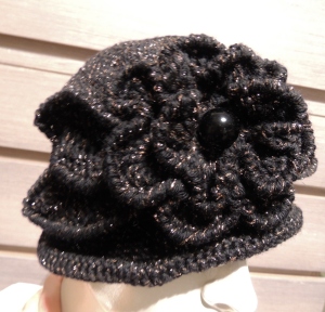 Cappellino fiori lurex - nero/bronzo - particolare del fiore