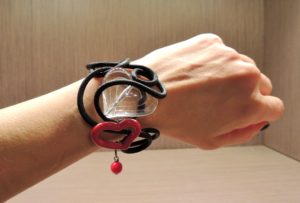 Bracciale "Intrecci del cuore" Nero-Rosso-Trasparente 