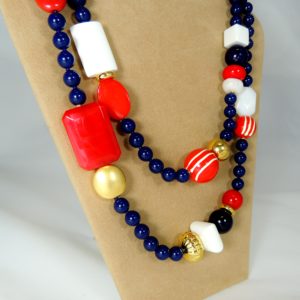 Collana forme fantasia - bianco/rosso/blu - particolare