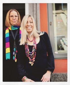 Cilla e Raffaella presentano la nuova collezione di ispirazione folk.