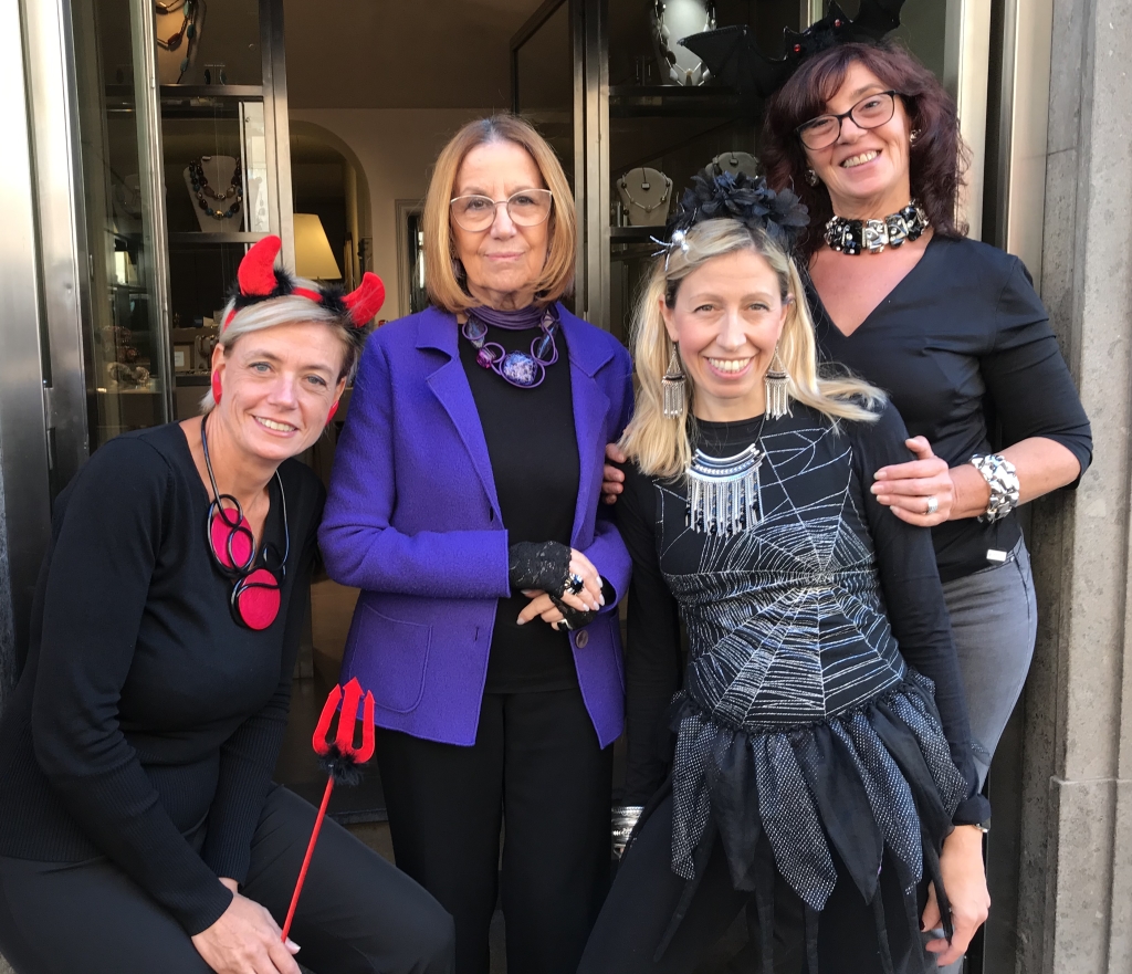 Il Cillabijoux's team in versione "Halloween" vi aspetta in negozio!!!!  