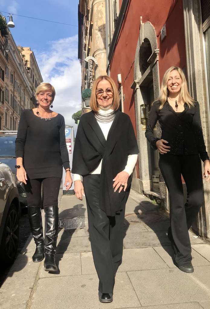 Cillabijoux's team vi presenta la nuovissima collezione "Bubbles", una capsule di pezzi unici, originalissimi, dalla linea moderna e chic. Vieni a provarla anche tu in negozio!! 