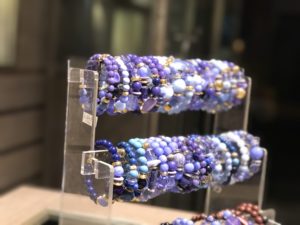 Anche i nostri bracciali si tingono di blu! Sempre a 14€ cad.