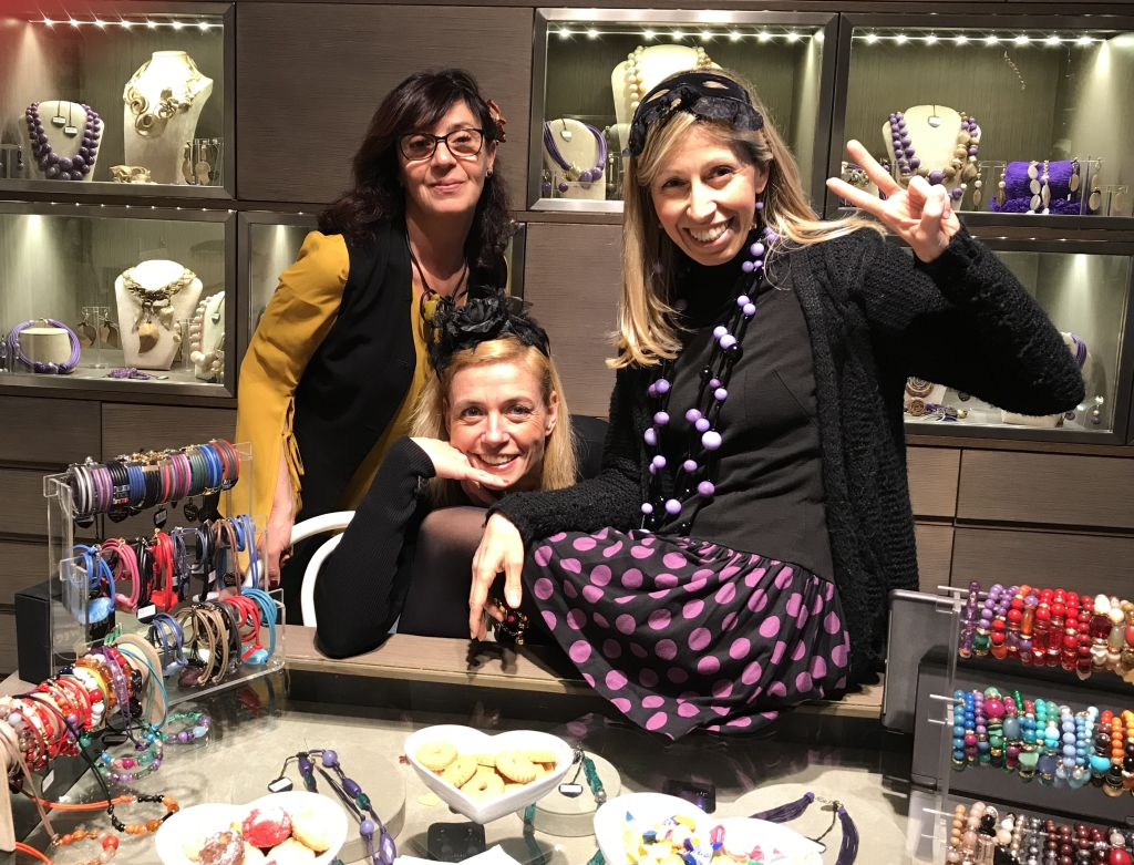 Sandra, Sabrina e Raffaella vi aspettano venerdì prossimo!