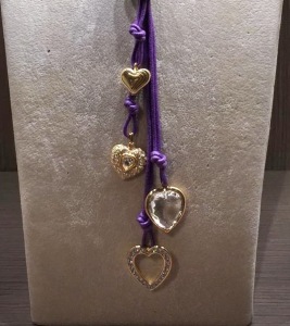 Collana a frustina con cuoricini  - particolare  -  14) Viola
