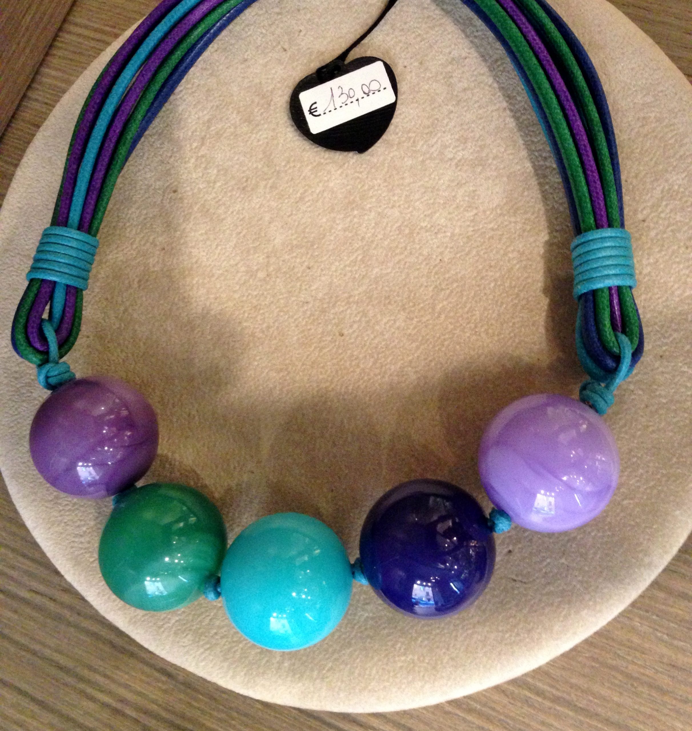 Collana con 5 maxi boulle in plexiglas 67) Smeraldo/Turchese/Blu royal/ Viola