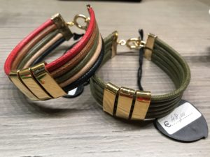 Bracciali in filato con passanti  - 23) Verde militare  e  104) Beige/Verde militare/Rosso granato