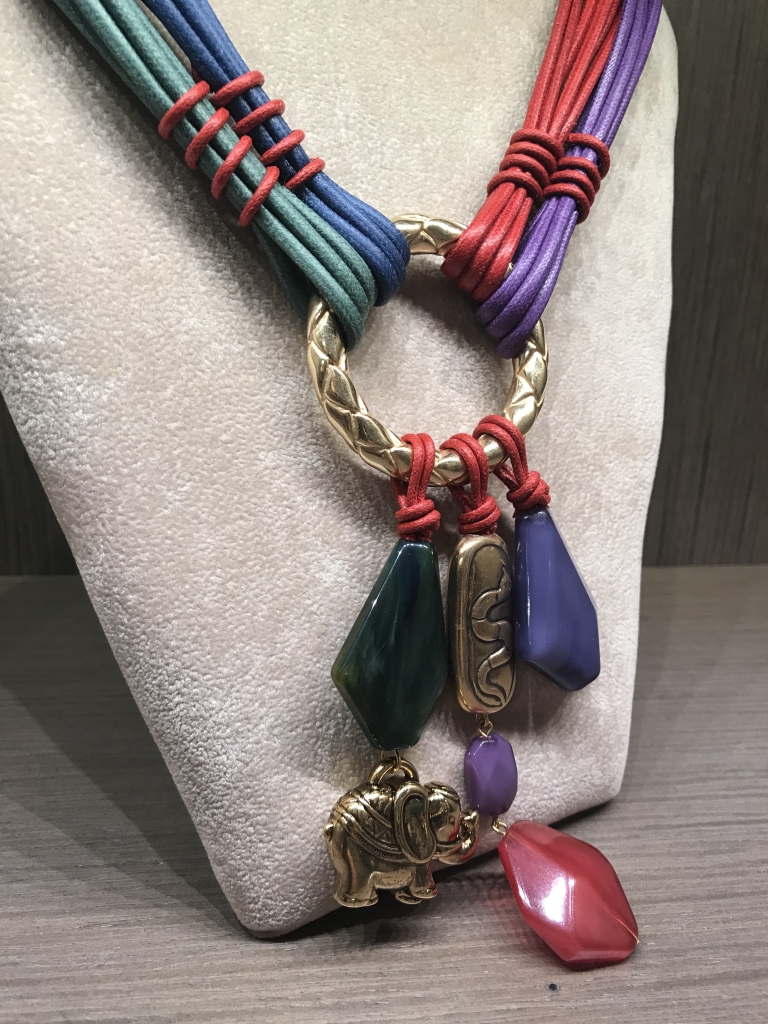 Collana con cerchio serpe e ciondoli  50b) Smeraldo/Jeans/Viola/Rosso